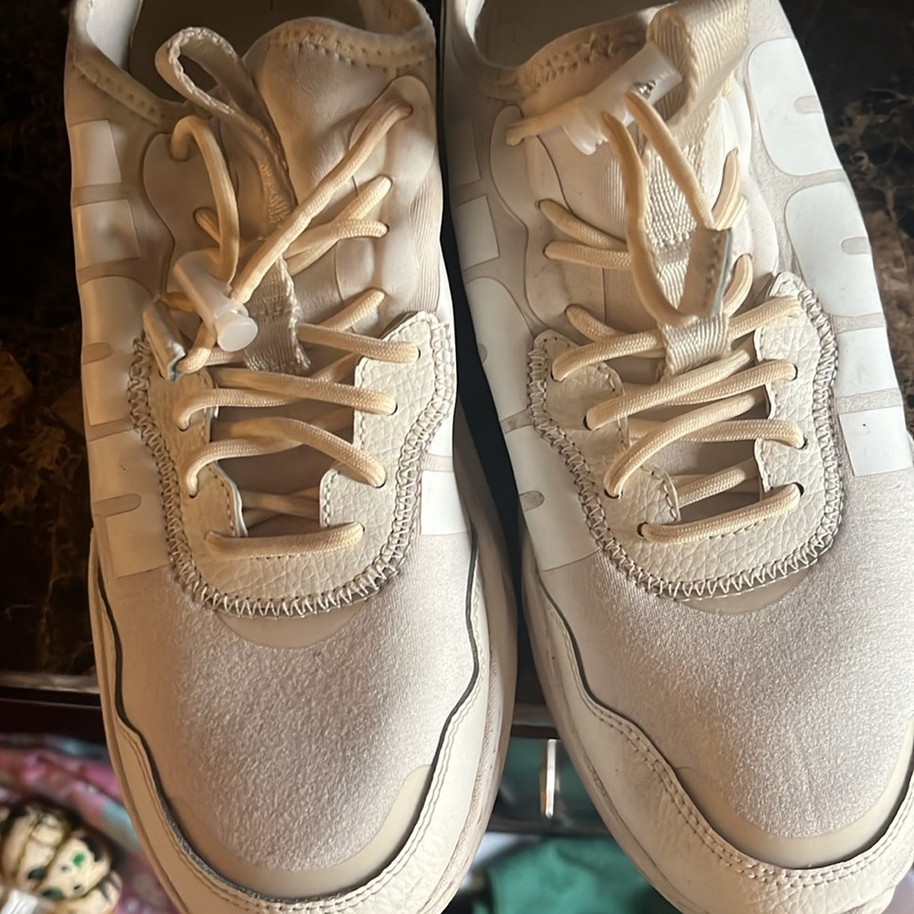 Ugg - Picture 4 of 7